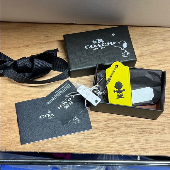Coach Peanuts Bright Yellow Leather Hang Tag NWT - Picture 1 of 2
